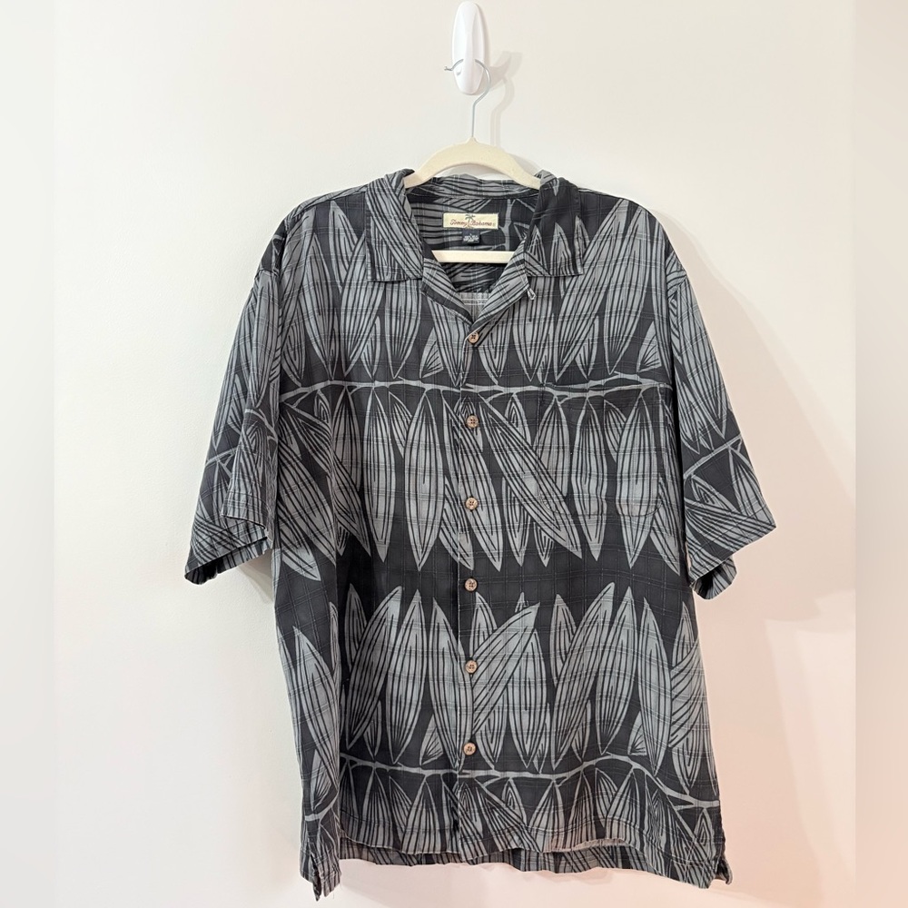 TOMMY BAHAMA Silk Black Printed Camp Shirt Button Up Mens L Resortwear Spring